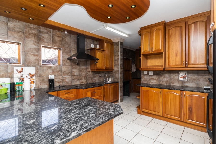 5 Bedroom Property for Sale in Birdwood Estate North West